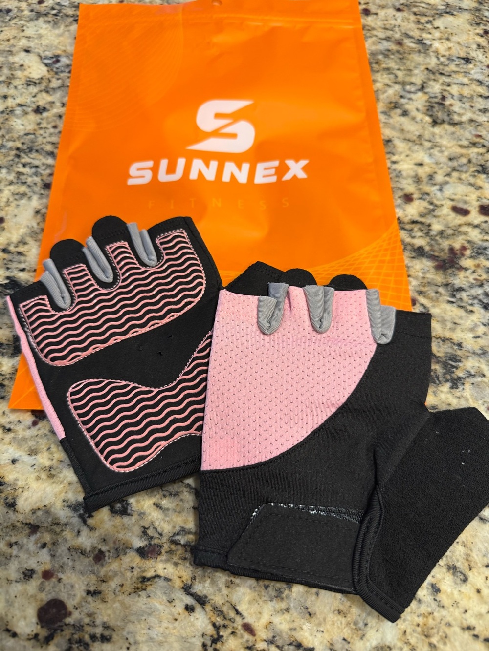 Womenโs Pink and Black Fitness Gloves